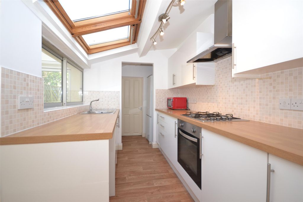 Property photo 2 of 9 Kitchen