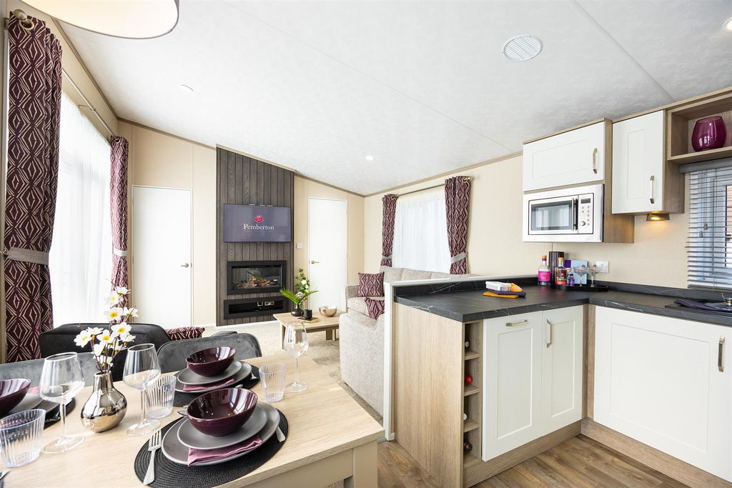 Property photo 1 of 9 Kitchen/Diner/Lounge