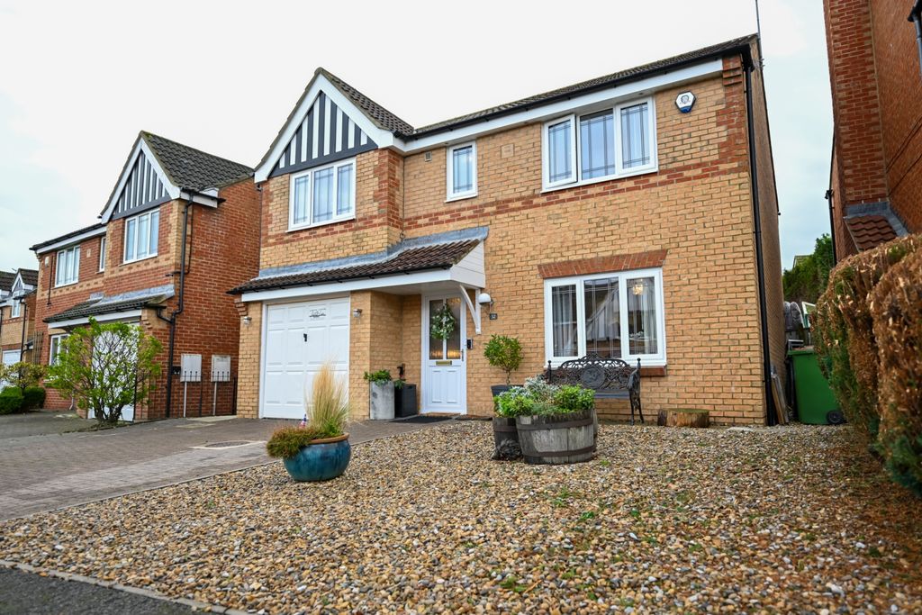 Property photo 1 of 18 Calderdale Ewemove Skelton