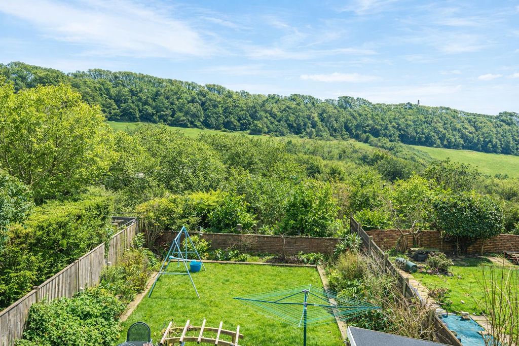 Property photo 2 of 38 A32d00Cb-F2c0-40E8-9932-97Befac39071.Png