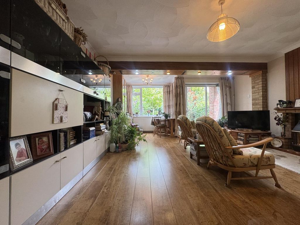 Property photo 3 of 32