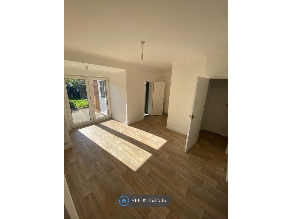 Property photo 3 of 11 Dining Room