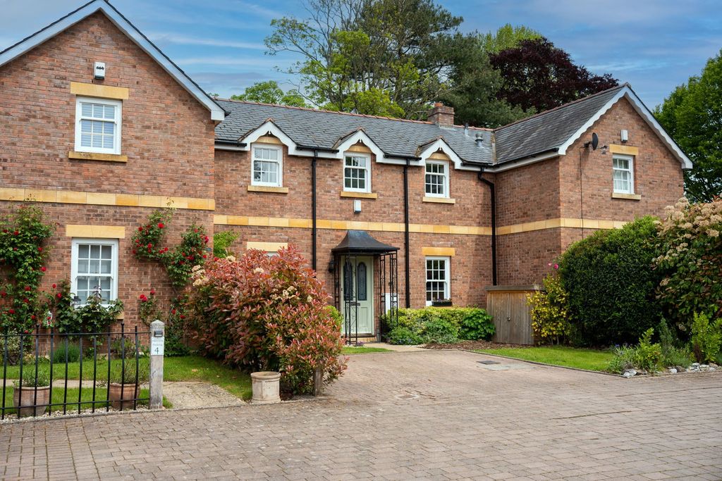 Property photo 1 of 32