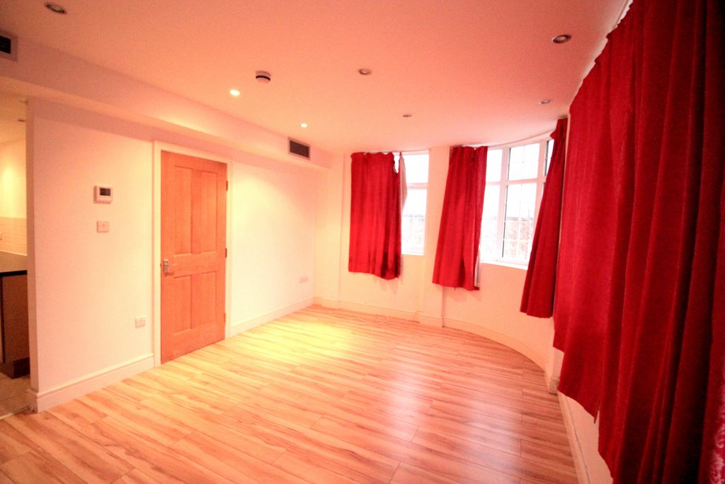 Property photo 3 of 8 Gallery