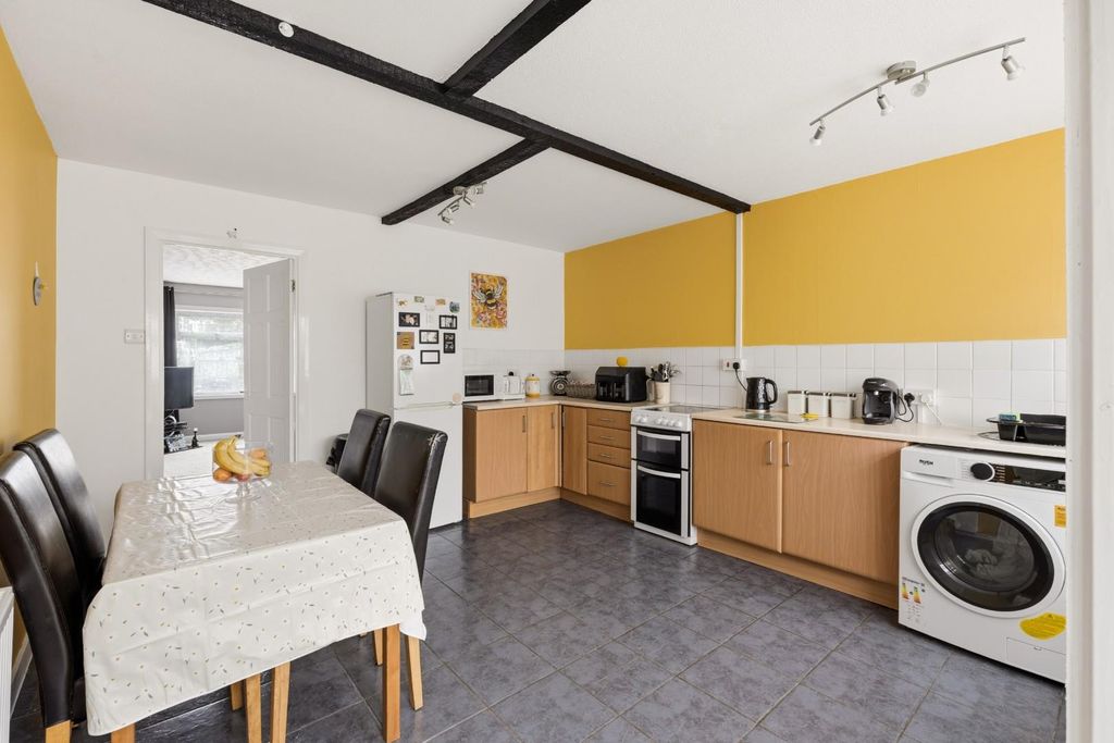 Property photo 3 of 24 Bifield Gardens-12.Jpg