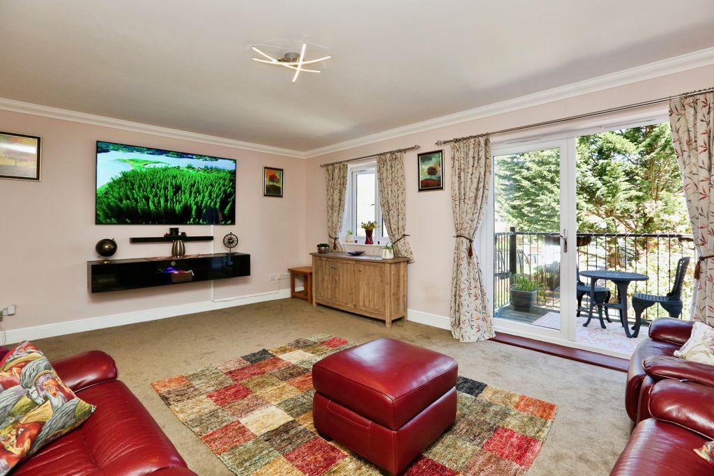 Property photo 2 of 19
