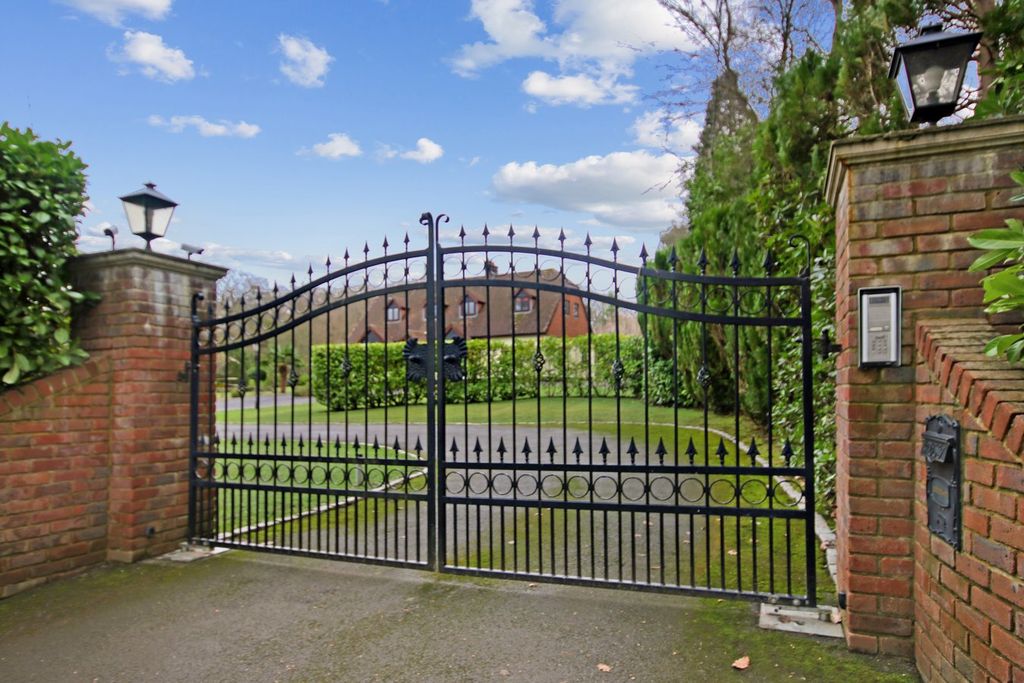 Property photo 2 of 14
