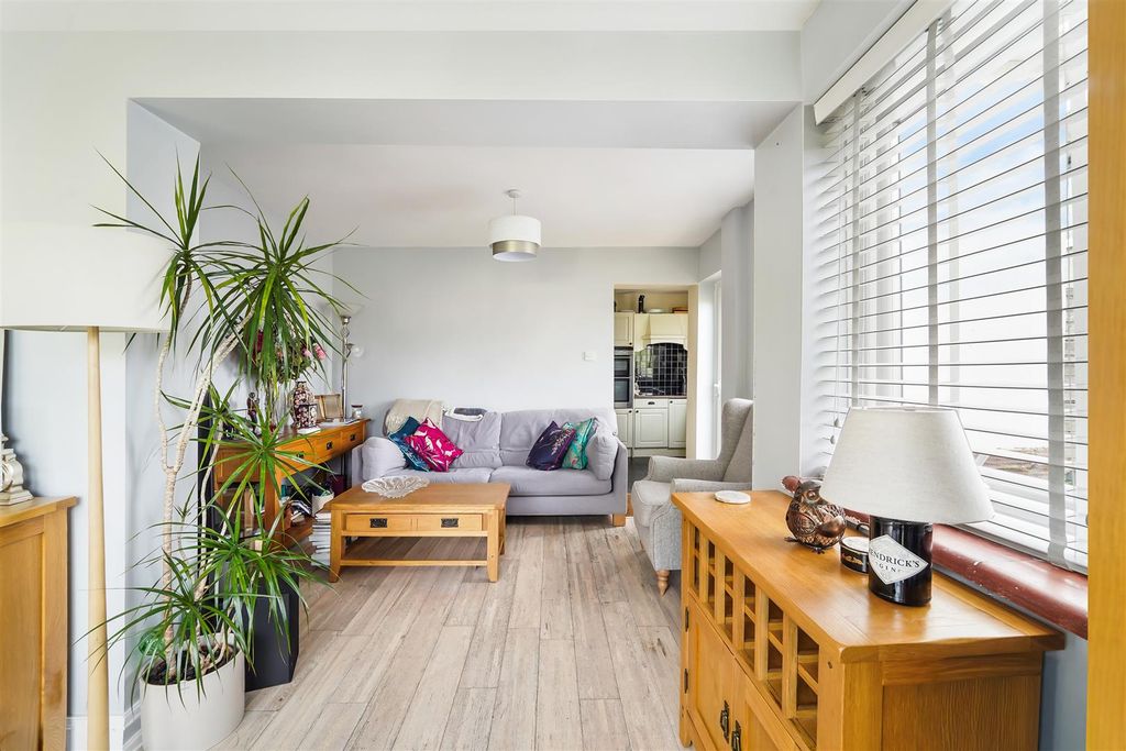Property photo 3 of 20 Grosvenor Road, 51  (19).Jpg