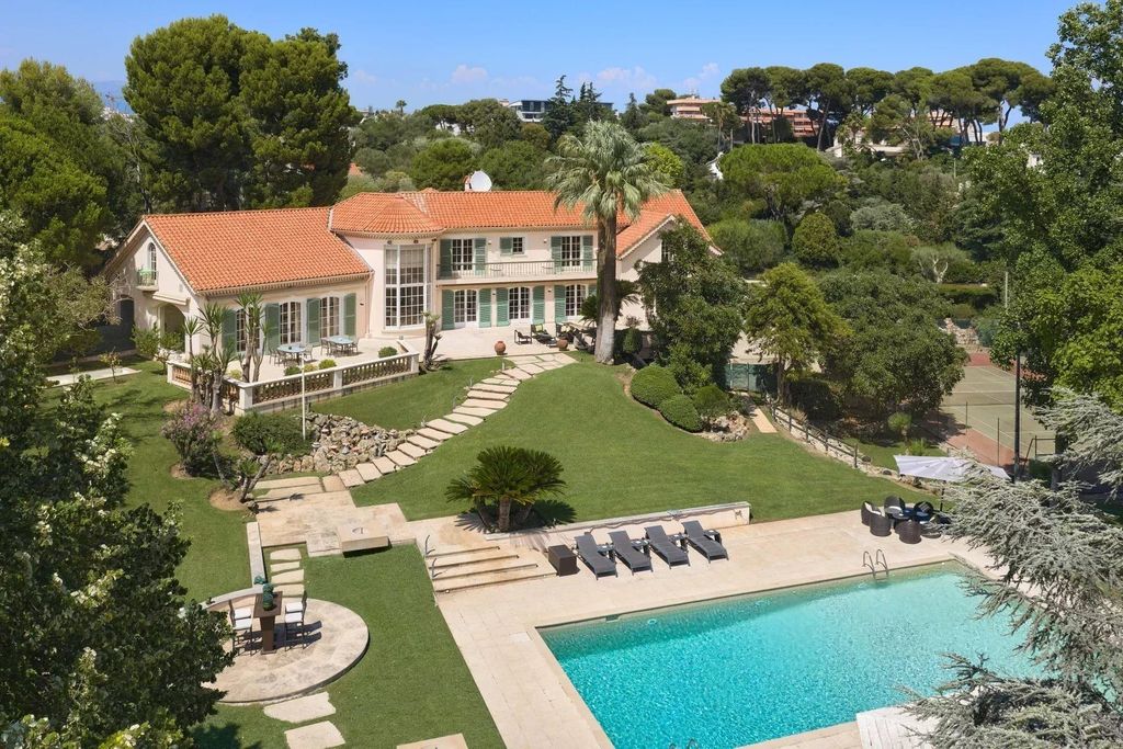 Property photo 1 of 10 Magnificent Property In A Prestigious Residential Area Of Antibes