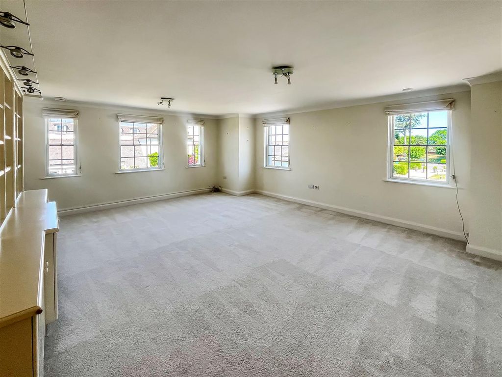 Property photo 3 of 16 Image00037.Jpg
