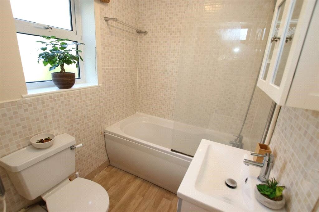 Property photo 3 of 18 Bathroom