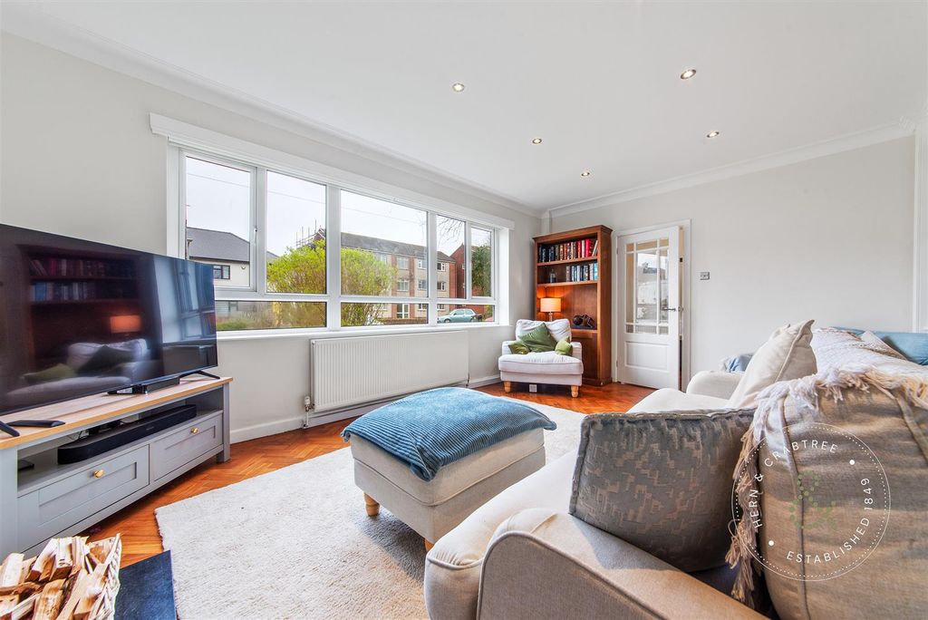 Property photo 2 of 37 Rookwood-Close-5.Jpg