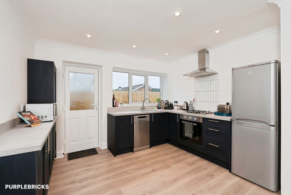 Property photo 2 of 16 Kitchen