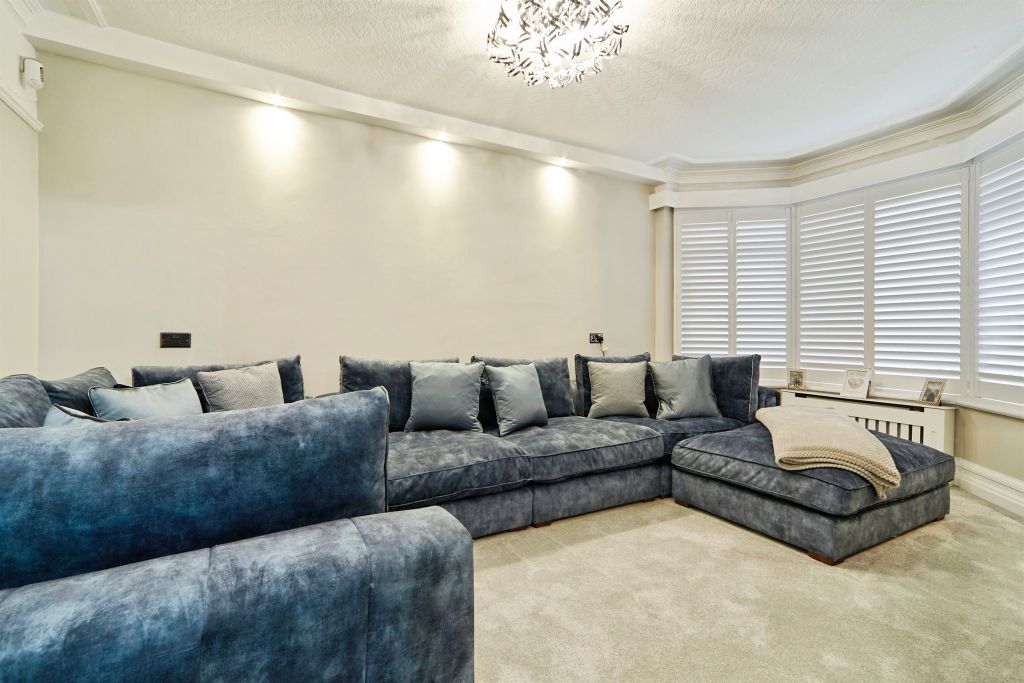 Property photo 2 of 31