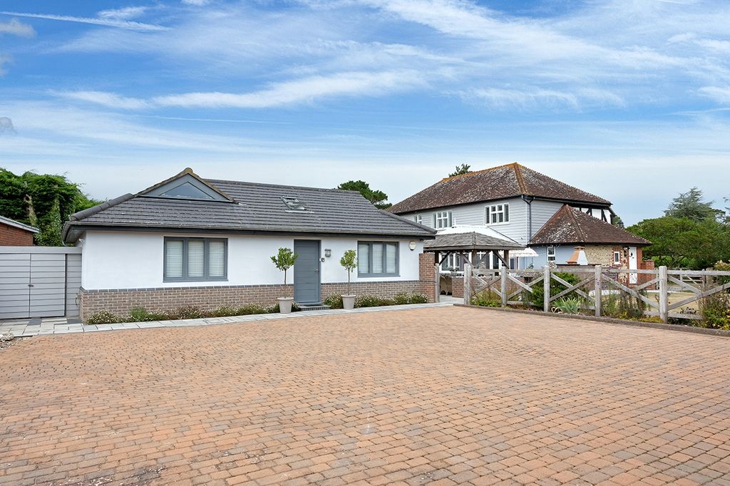 Property photo 3 of 32