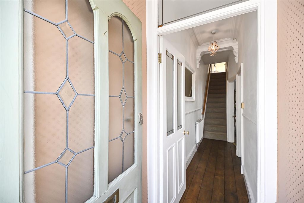 Property photo 2 of 49 7 Park Road Entrance Hall (2).Jpg