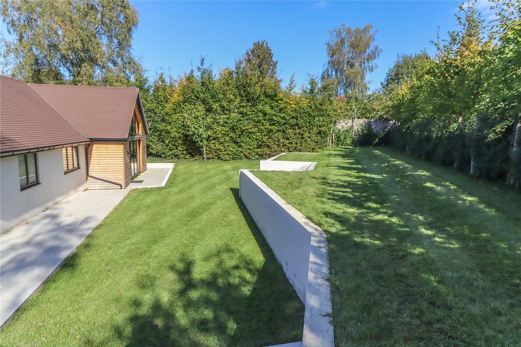 Property photo 2 of 33 Picture No. 04