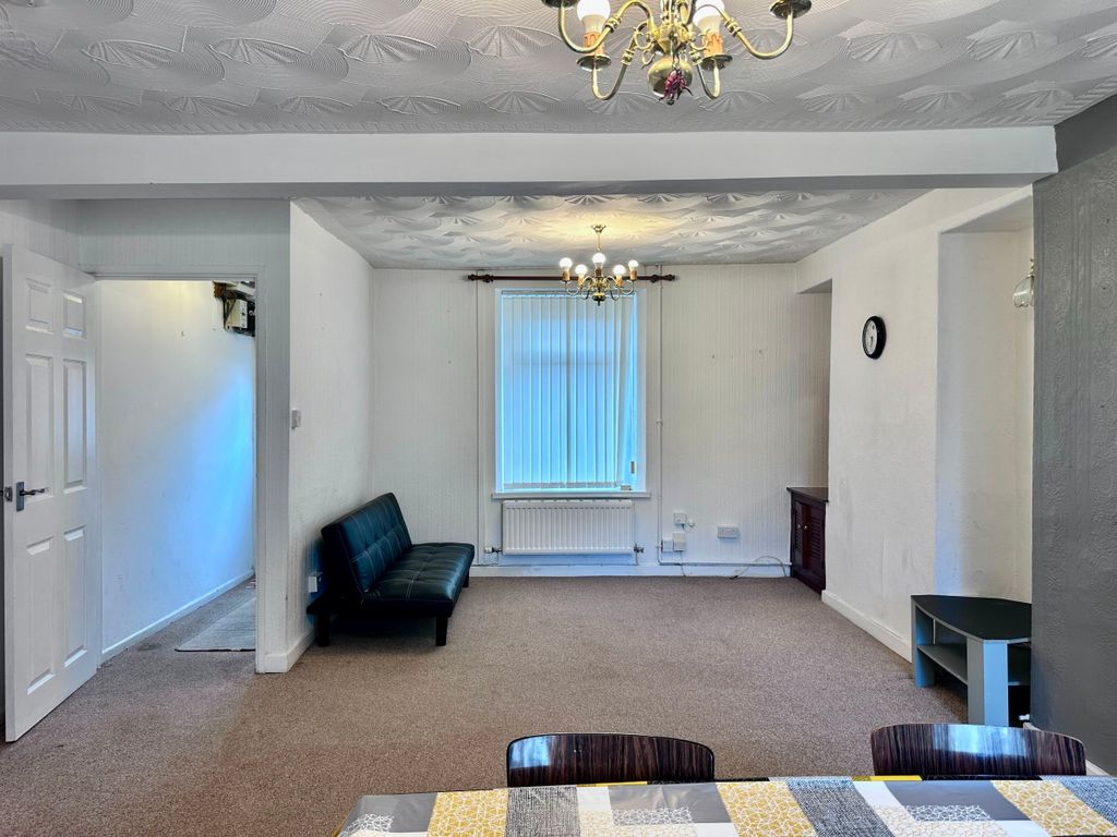 Property photo 3 of 25