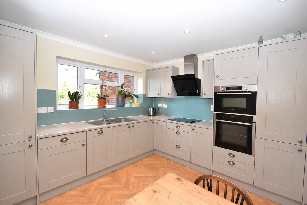 Property photo 3 of 13 Kitchen 1