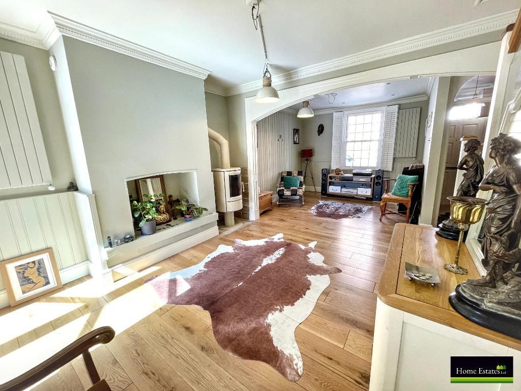 Property photo 1 of 16 Lounge