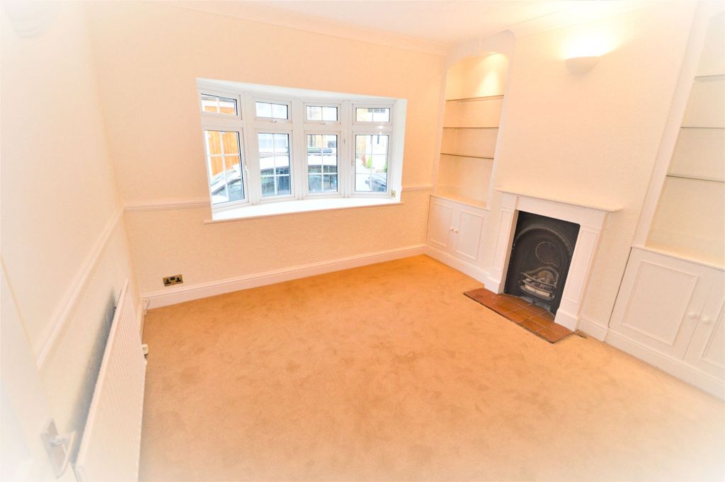Property photo 3 of 11 Ree Lane Ig10