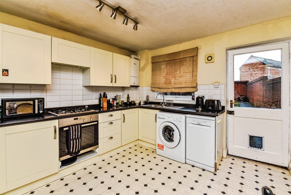 Property photo 2 of 17