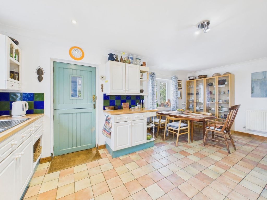 Property photo 2 of 36