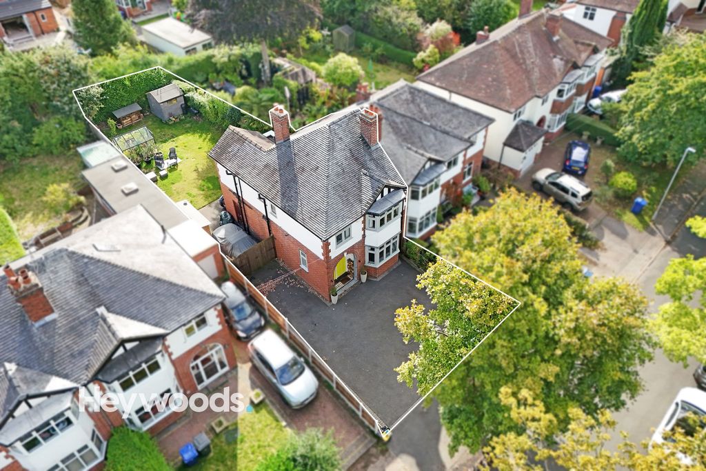 Property photo 1 of 32