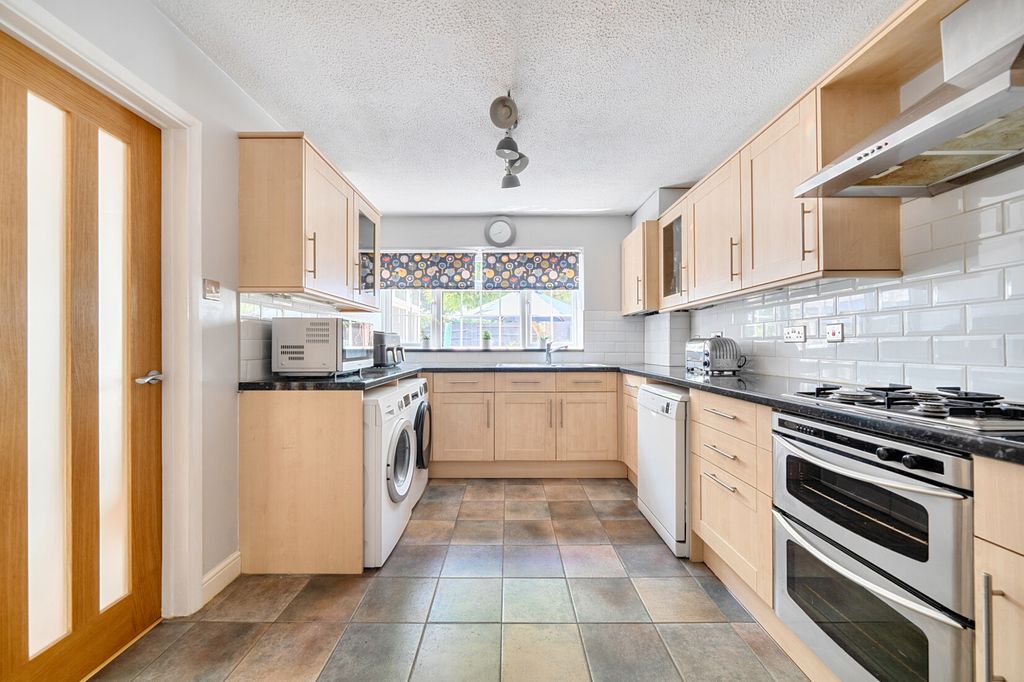 Property photo 3 of 26 Kitchen