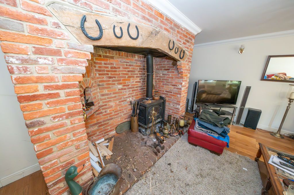 Property photo 3 of 19 Photo 6