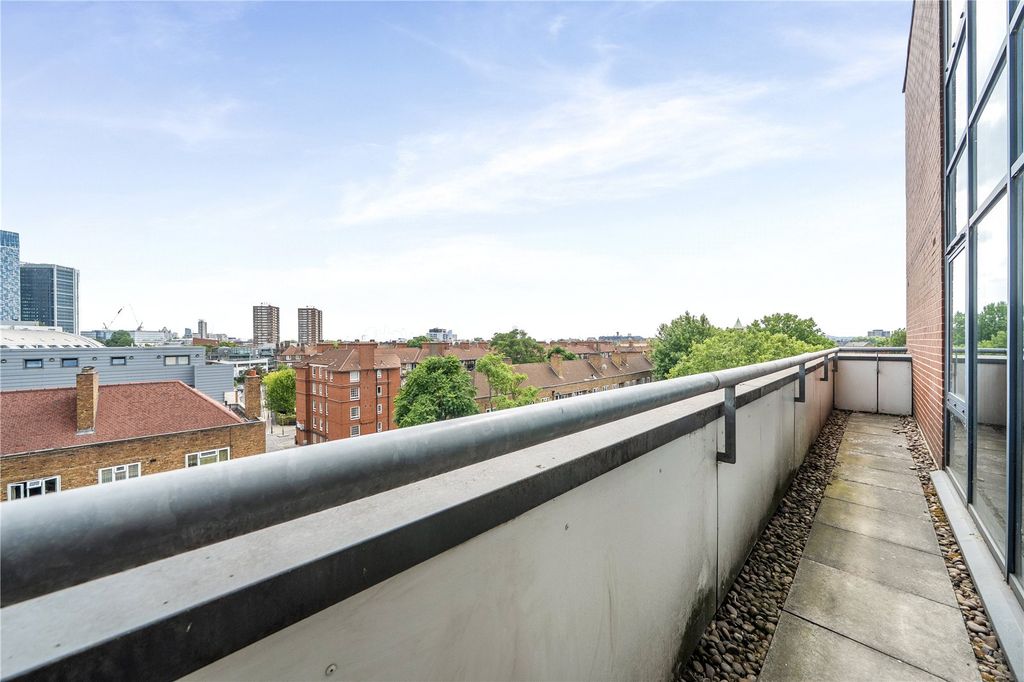 Property photo 3 of 17 Balcony