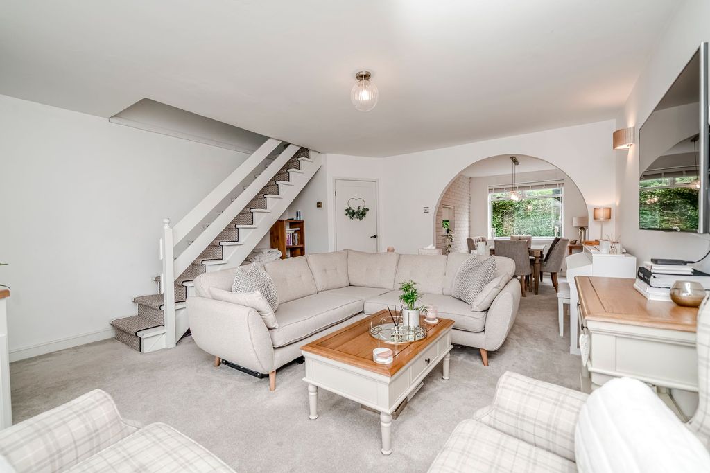 Property photo 2 of 40