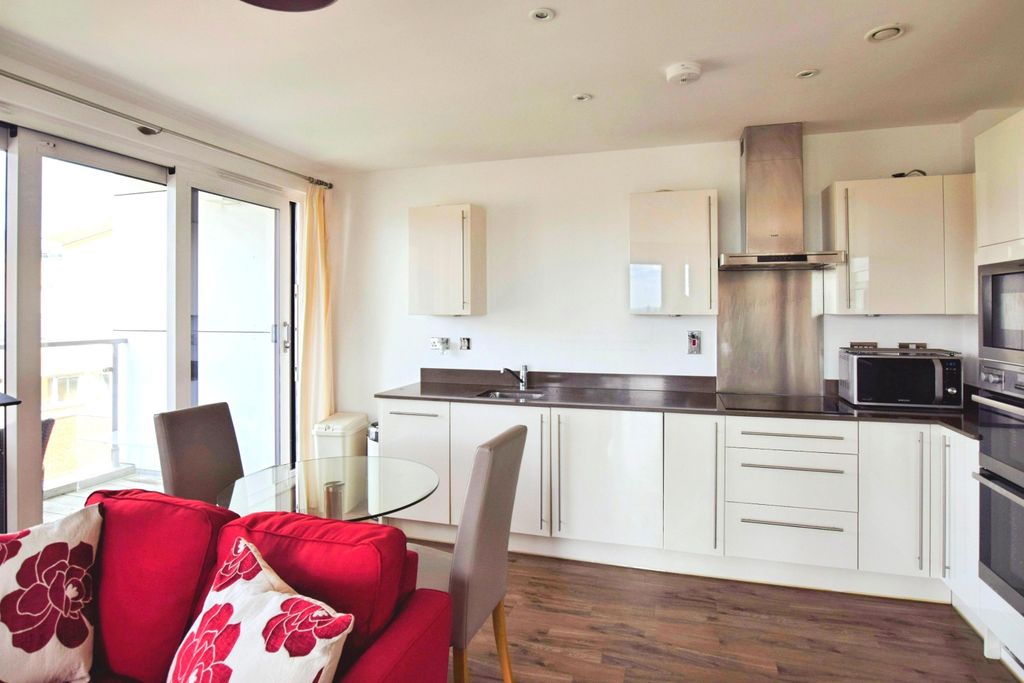 Property photo 2 of 8