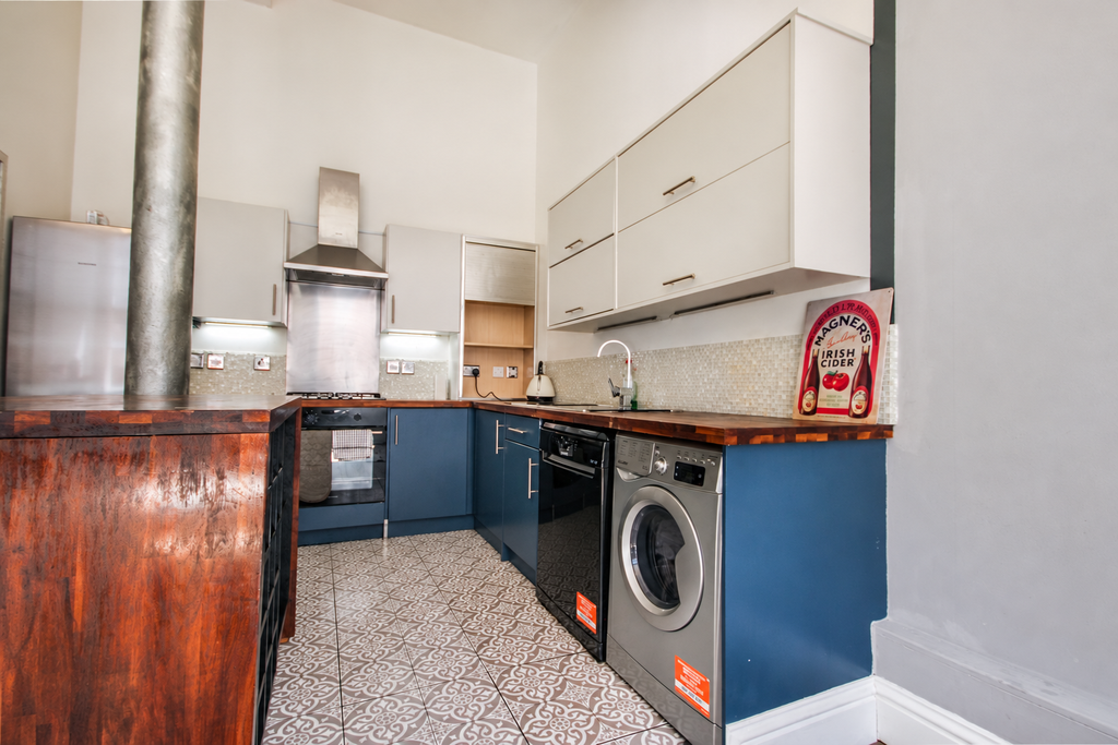 Property photo 3 of 15 F35D5C99-585E-4Bed-8D02-21763D809011