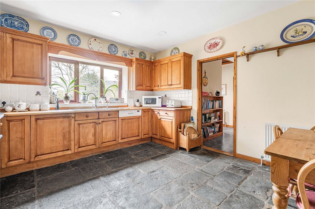 Property photo 3 of 14 Kitchen