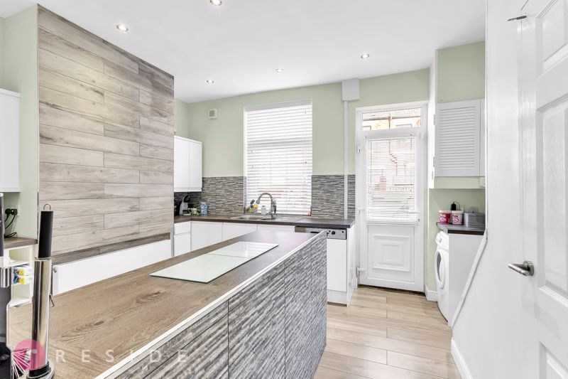 Property photo 3 of 12 Dining Kitchen