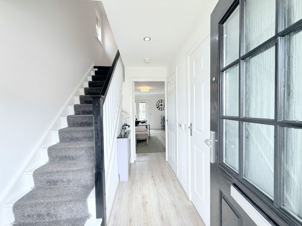 Property photo 2 of 28