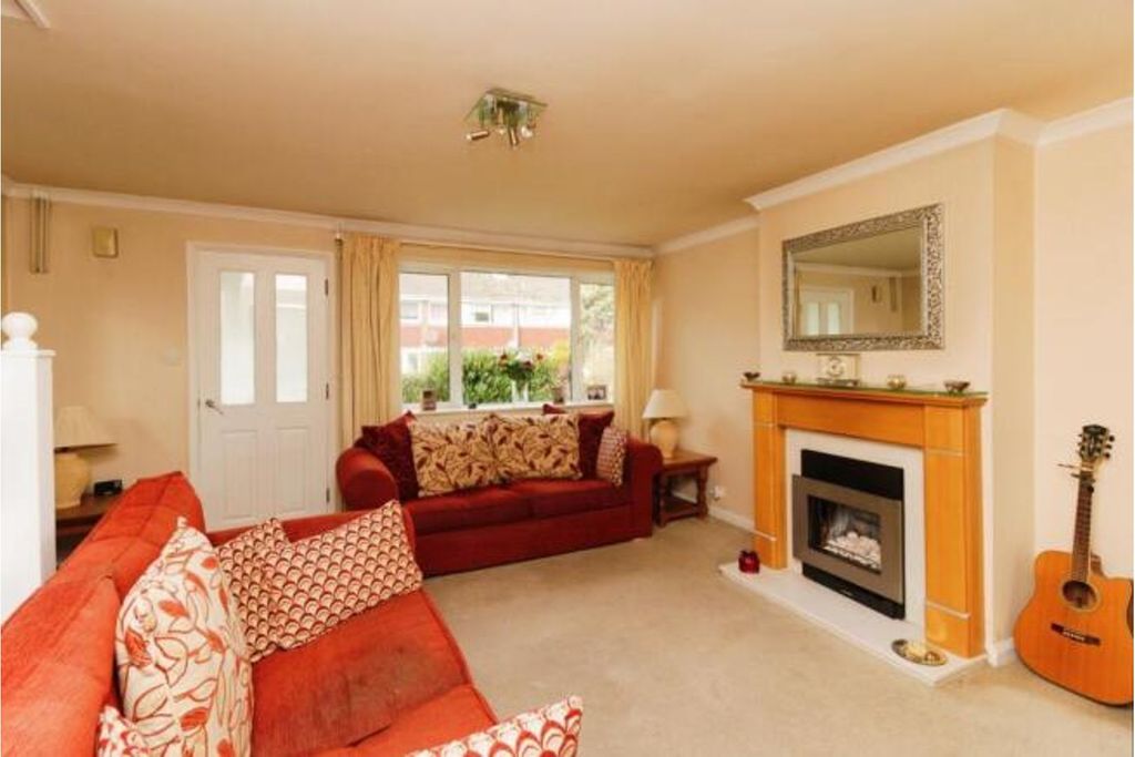 Property photo 2 of 32