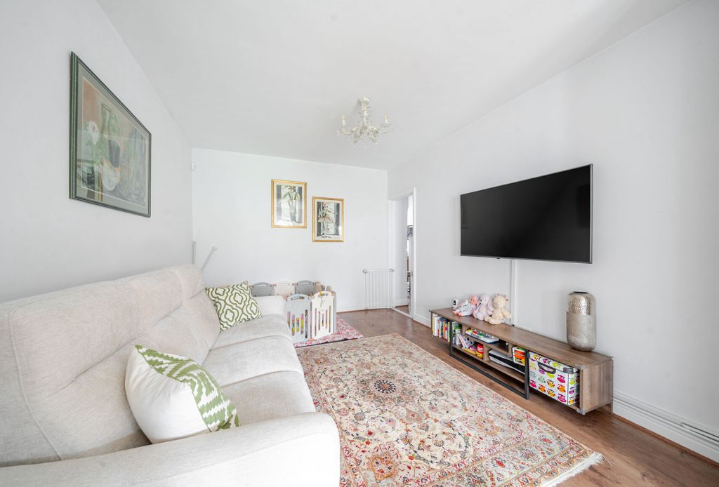 Property photo 2 of 14 1332188-20-688Ba8...