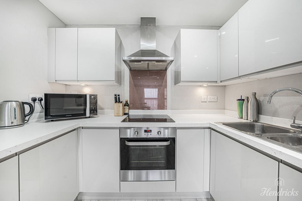 Property photo 2 of 28