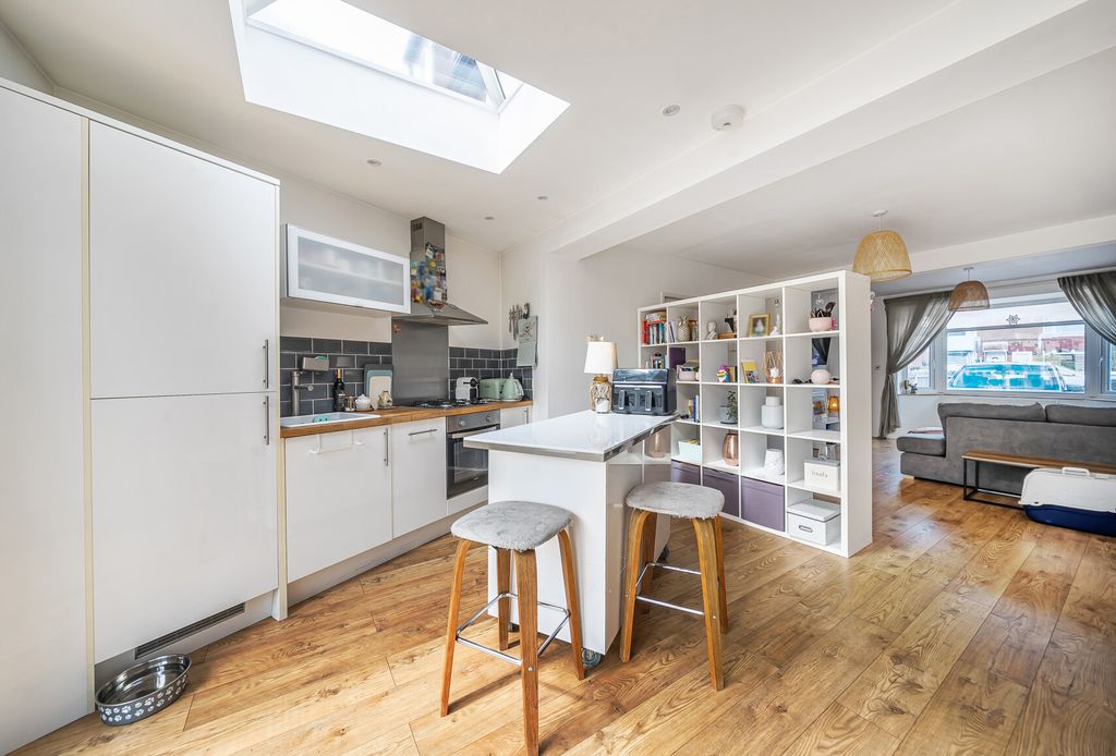 Property photo 2 of 17 1333290-7-6890cd9...
