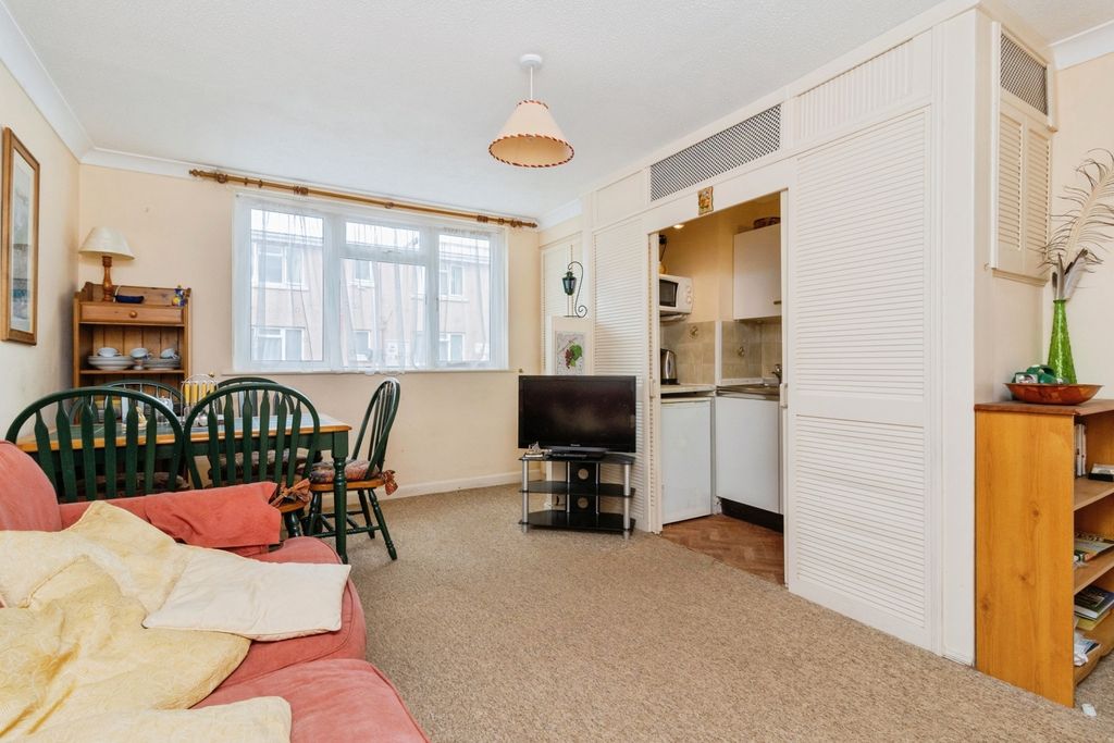 Property photo 2 of 16 Photo
