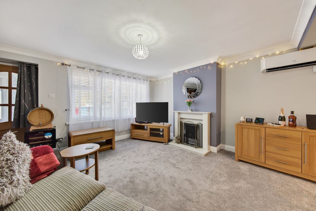 Property photo 3 of 36