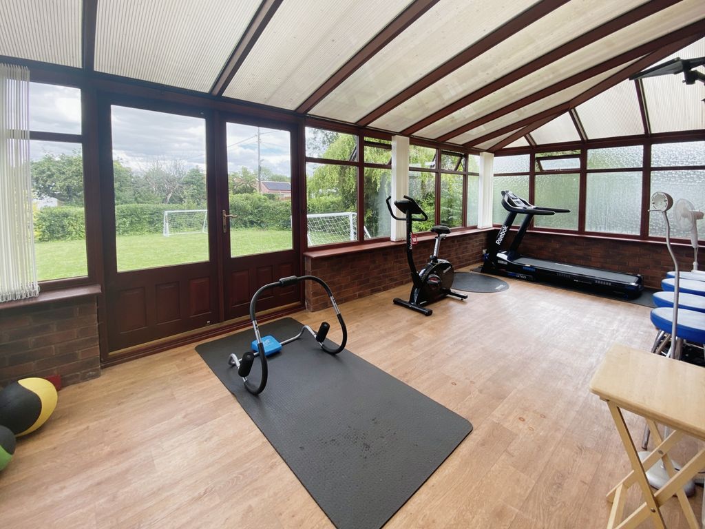 Property photo 2 of 29 Conservatory