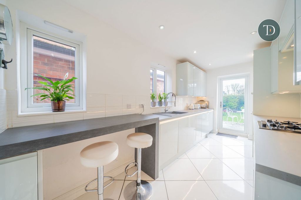 Property photo 3 of 32