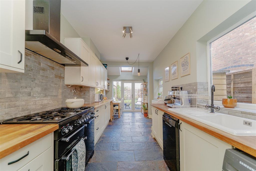 Property photo 3 of 36 Breakfast Kitchen