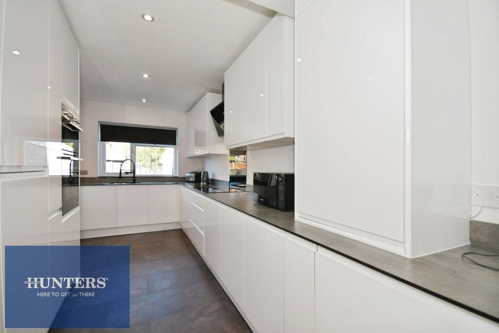 Property photo 2 of 21 Kitchen 01.Jpg