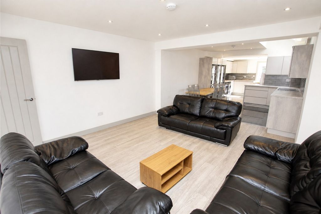 Property photo 1 of 18 Picture No. 09