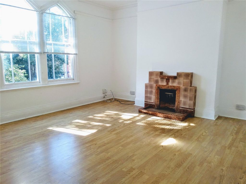 Property photo 2 of 9 Picture No. 13