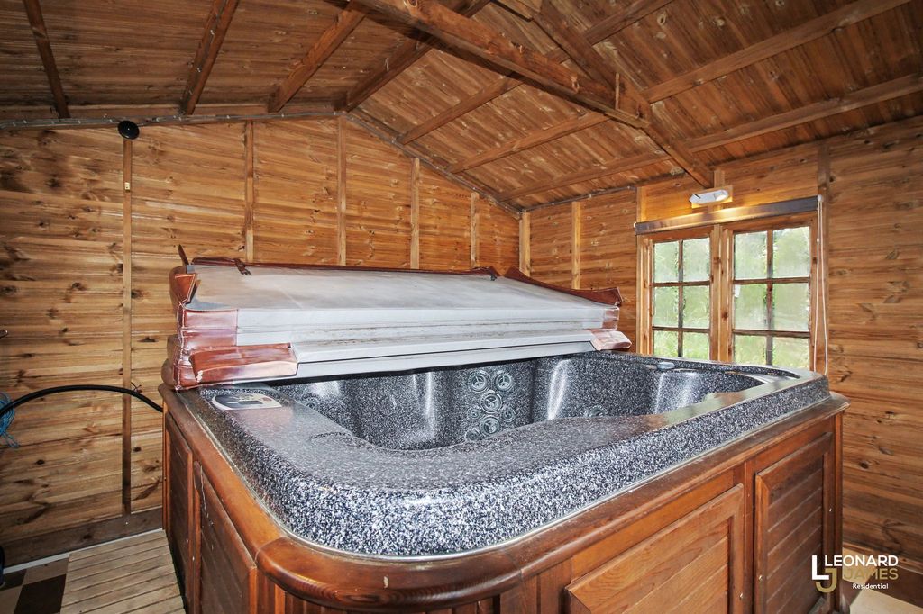 Property photo 3 of 21